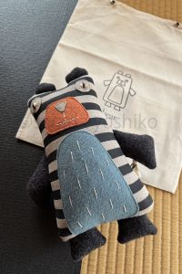 ©saradayoshikoツキノワグマ人形